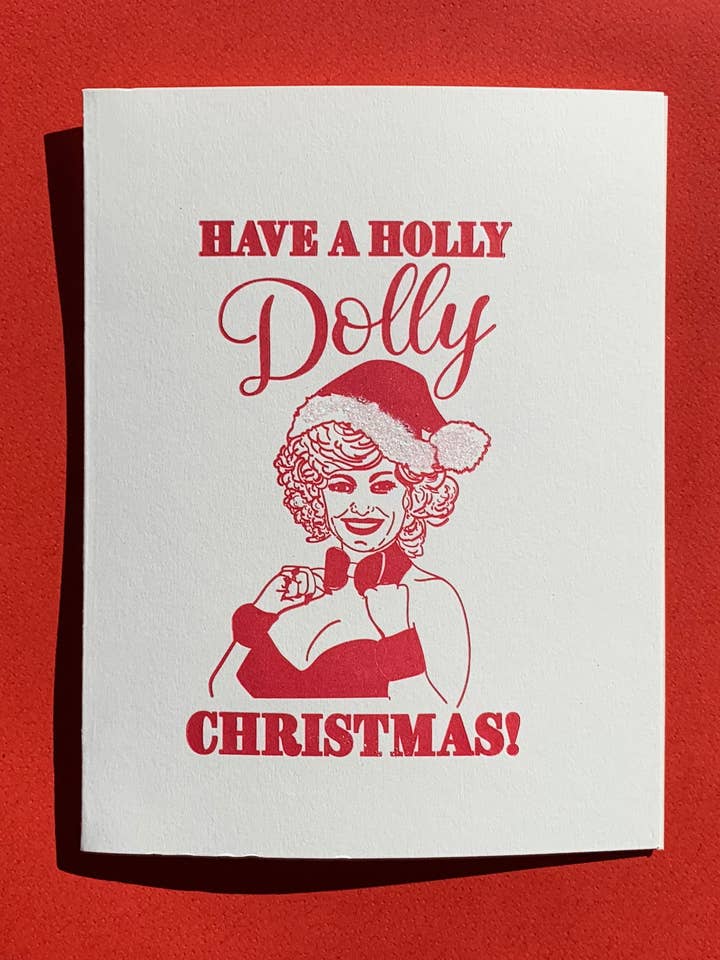 Tenha um cartão tipográfico de Natal Holly Dolly por atacado de Coffee n Cream Press