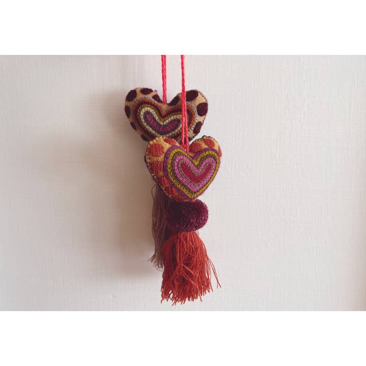 Pura Vida - Wholesale Ornament - Kerstversiering met geborduurd hart en luipaardkwastje2