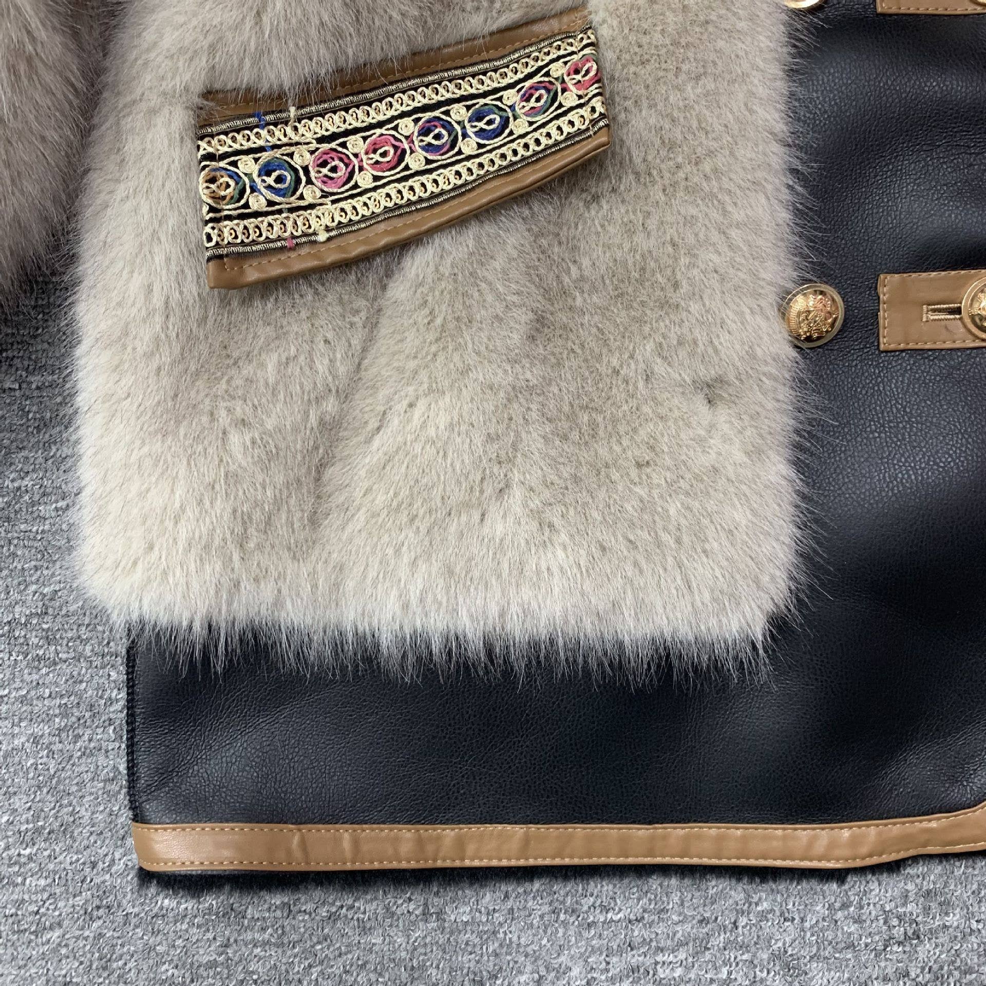 Colore come immagini SY293 Cappotto in ecopelliccia ricamata elegante invernale da donna in vendita all'ingrosso su Faire13