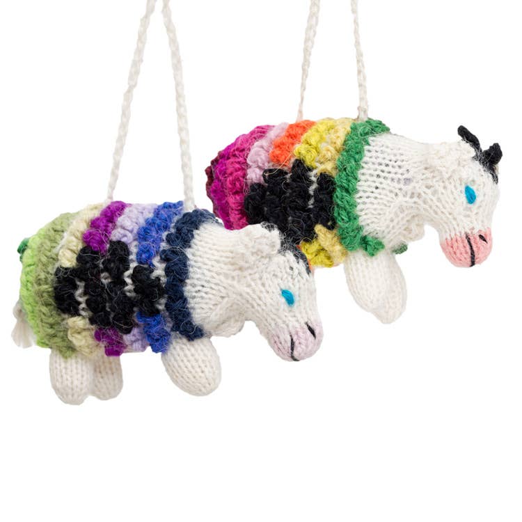 Lucuma Designs - Vente Objets de décoration - Décoration tricotée en forme de vache et d'alpaga, décoration de Noël en forme d'animal de ferme1