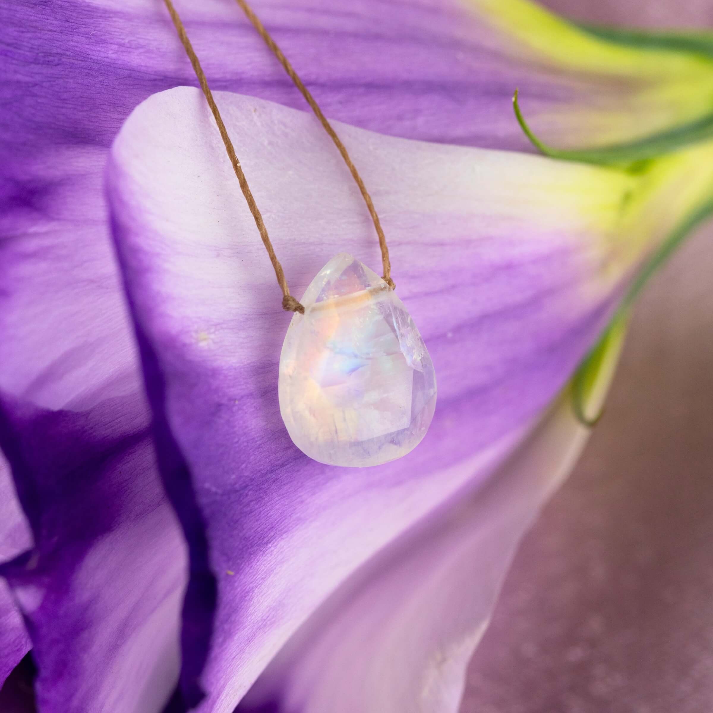 SoulKu - Vente Colliers à pendentif - Collier Luxe en Pierre de Lune pour la Sororité1