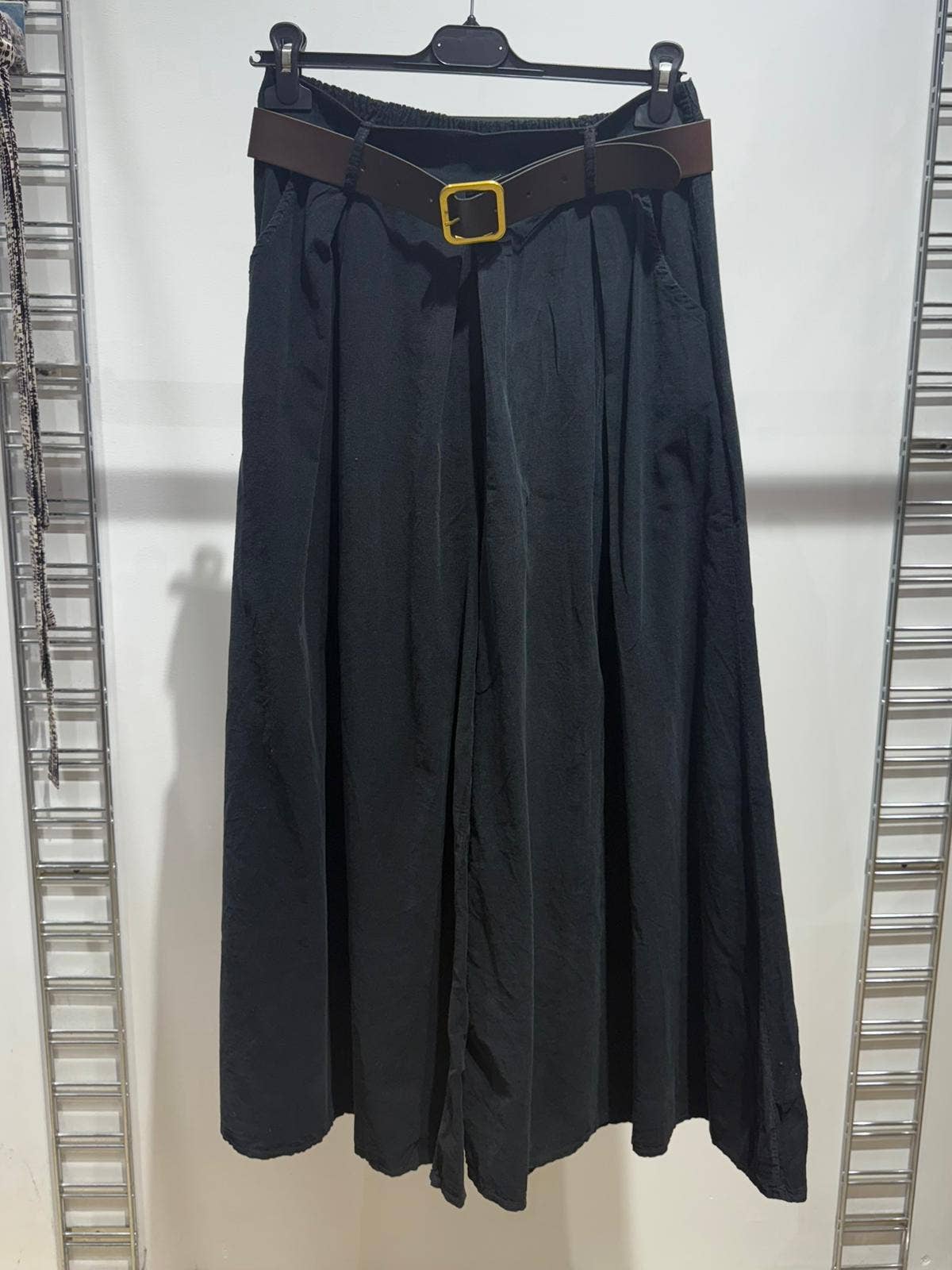 NOELINE - Venta al por mayor Pantalones - Mujer - Pantalones de terciopelo plisados con cinturón 3052214