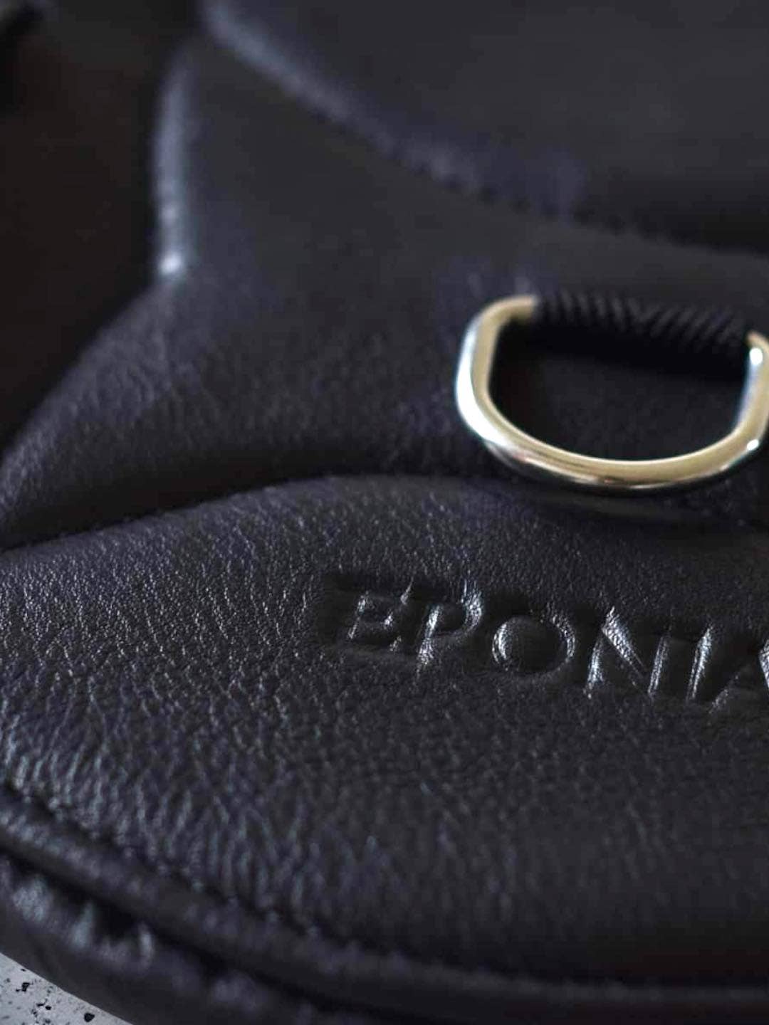 EPONIA EQUESTRIAN LIFESTYLE - Vente Équipement d’équitation - Sangle de dressage en cuir véritable doux0