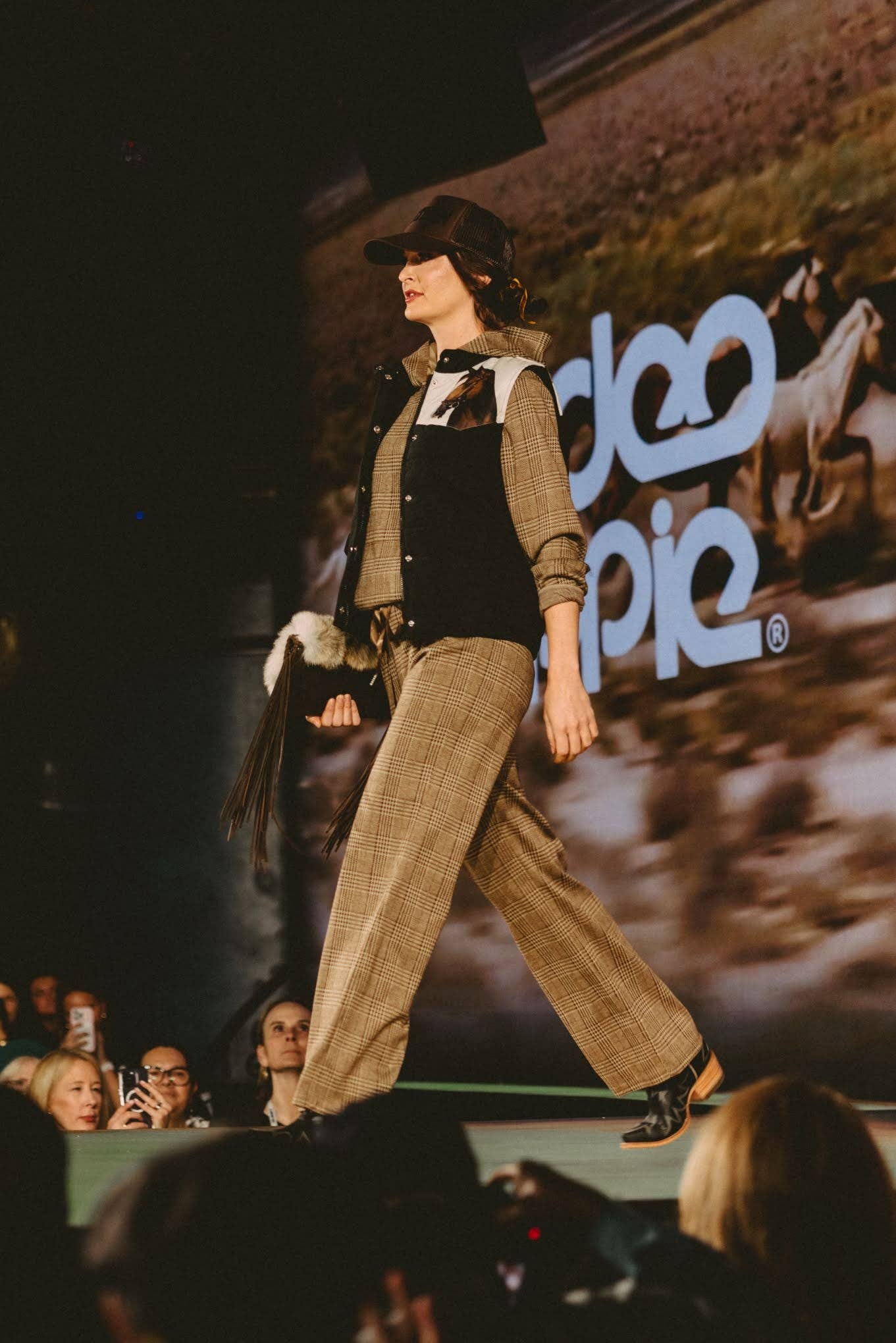 Rodeo Hippie - Wholesale Lounge Set - Women's - HORSE WITH NO NAME PLAID SWEAT SET (Pre-pack 2/2/2/1)2