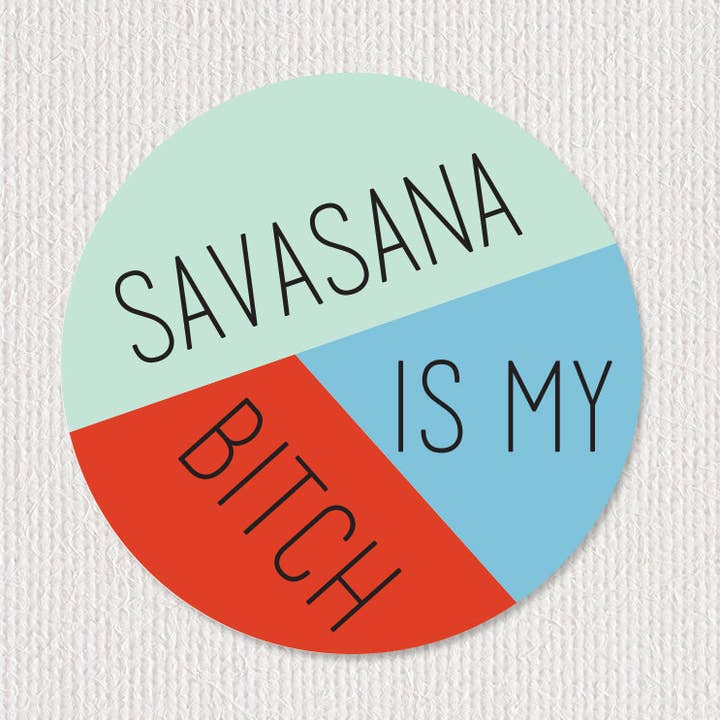 Savasana er min kælling yoga klistermærke for engroshandel hos The B Side