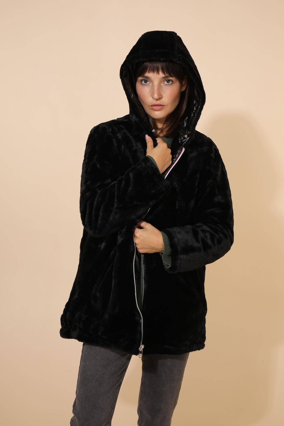 Attrait Paris - Wholesale Jas - Dames - Halflange omkeerbare bontjas met capuchon9