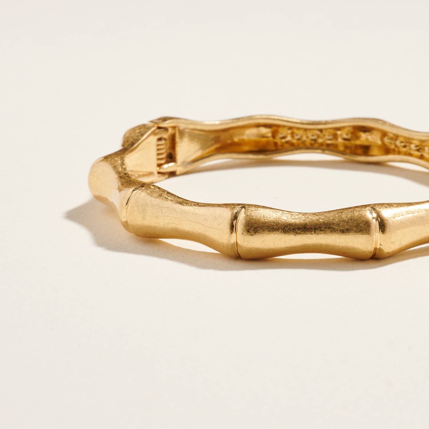 Designature New York – Engroshandel Armbånd – Bambusstruktur Vintage Metal Hængsel Armring Armbånd6