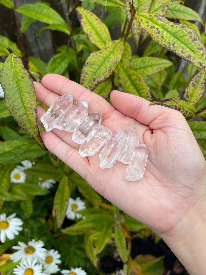 Kwartskristalpunten, u kiest voor natuurlijk of gepolijst voor wholesale door Tumbledshop