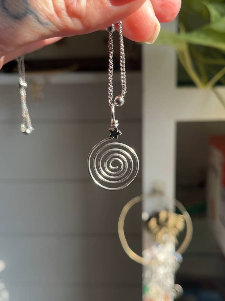 Collier étoile en spirale pour la vente par Heidiswraps
