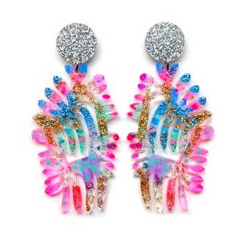 Boucles d'oreilles à paillettes en résine découpée au laser rose vif et paillettes pour la vente par Boo and Boo Factory