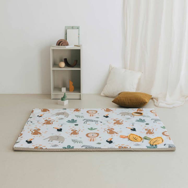 MIMAAR BARCELONA SL - Venta al por mayor Alfombrilla para jugar - Niños y bebés - ENROLLAGATEO SENSORIAL- ESTAMPADO IMPERMEABLE TUCÁN Y AMIGOS