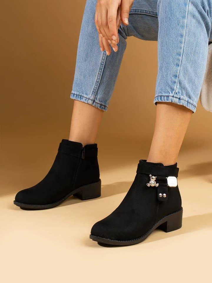 57-02-24 for wholesale by Pembe Potin