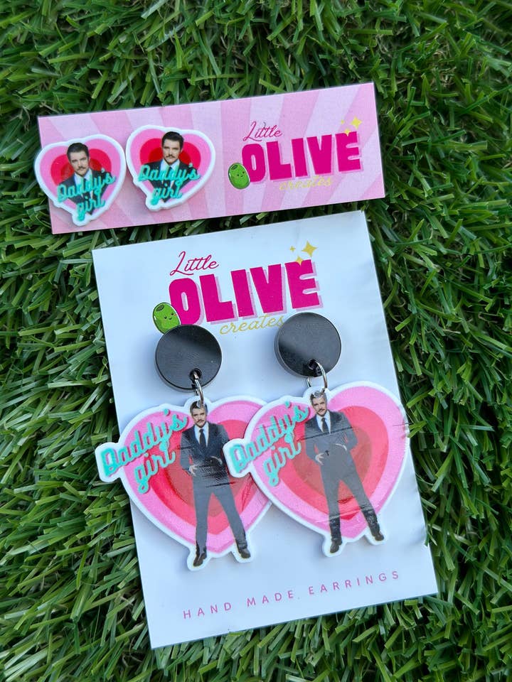 Brincos Pedro Pascal Daddy's Girl Celeb Chic Sparkle por atacado de Little Olive Creates