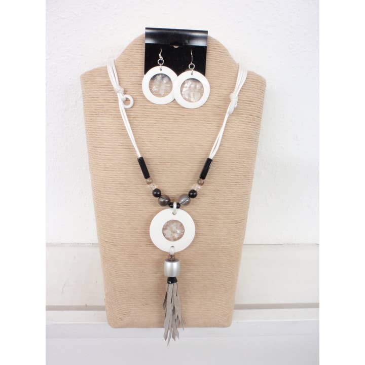 FYRA TRÅDAR VITT VAX JUSTERBAR SLADD MED VITA RUNDA RESI för wholesale av International Duru's