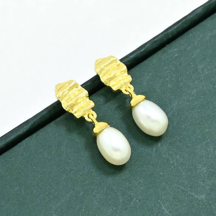 Schmuckoo Berlin - Wholesale Dangle Earrings - Hallie Earring Gold Plated - Natural Pearl1