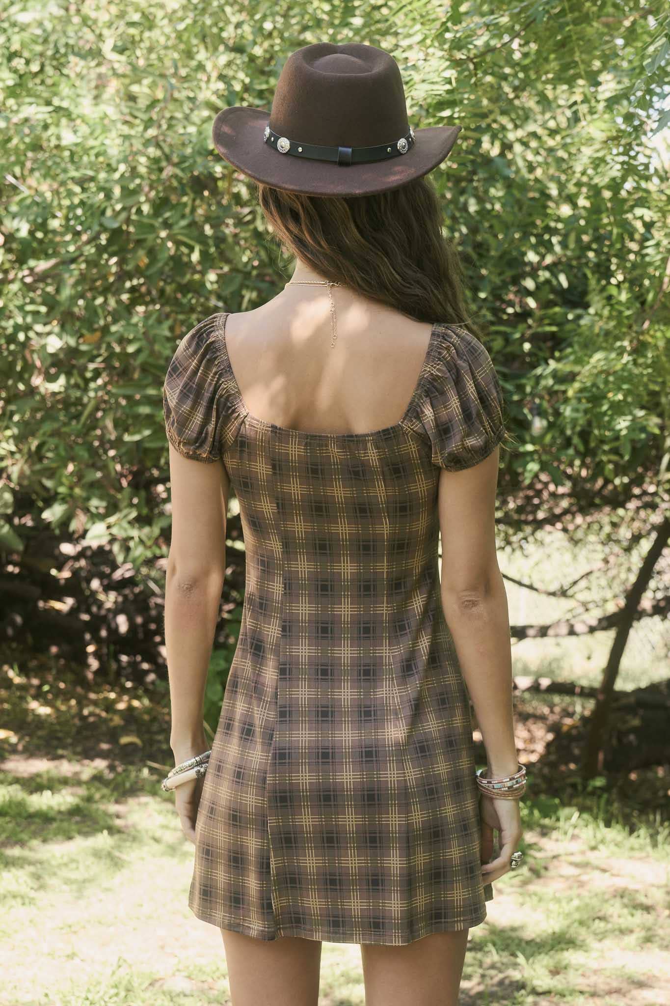 The Workshop Studio - Vente Robe – femme - ROBE COURTE À MANCHES COURTES À CARREAUX AVEC LACETS ET DÉTAILS EN DENTELLE1