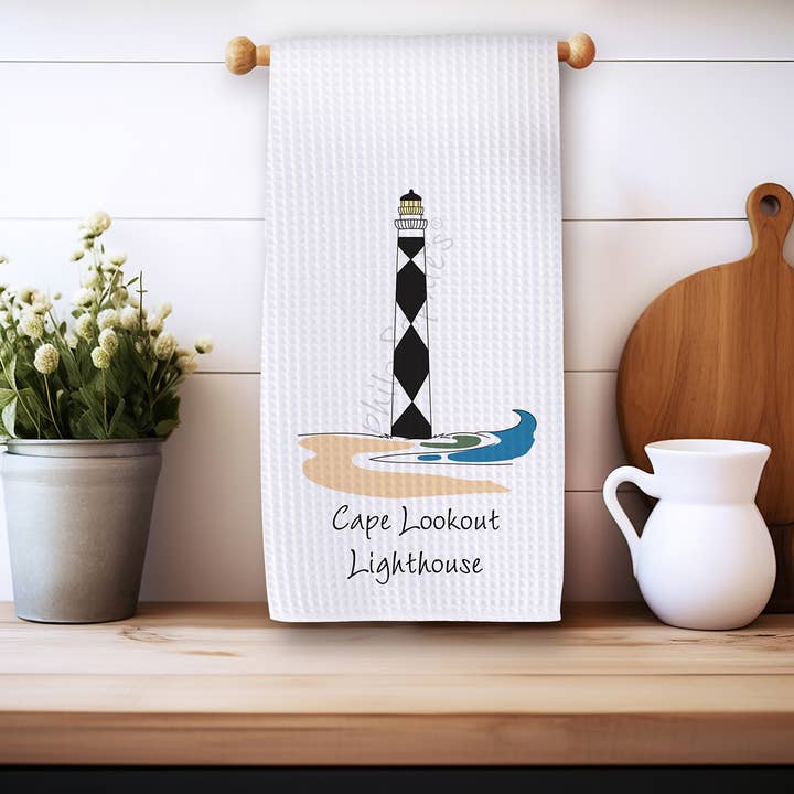 Serviette gaufrée du phare de Cape Lookout pour la vente par philoSophie's Stationery & Gifts