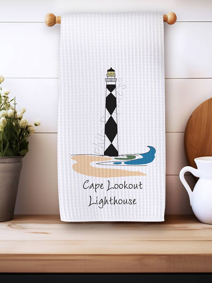 Serviette gaufrée du phare de Cape Lookout pour la vente par philoSophie's Stationery & Gifts