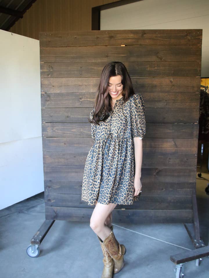 ROBE À NOUER DEVANT IMPRIMÉ GUÉPARD TH75 S144 (1 PIÈCE) pour la vente par Turquoise Haven