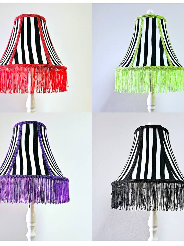 Abat-jour à rayures noires et blanches pour la vente par Not Your Grandma's Lampshades