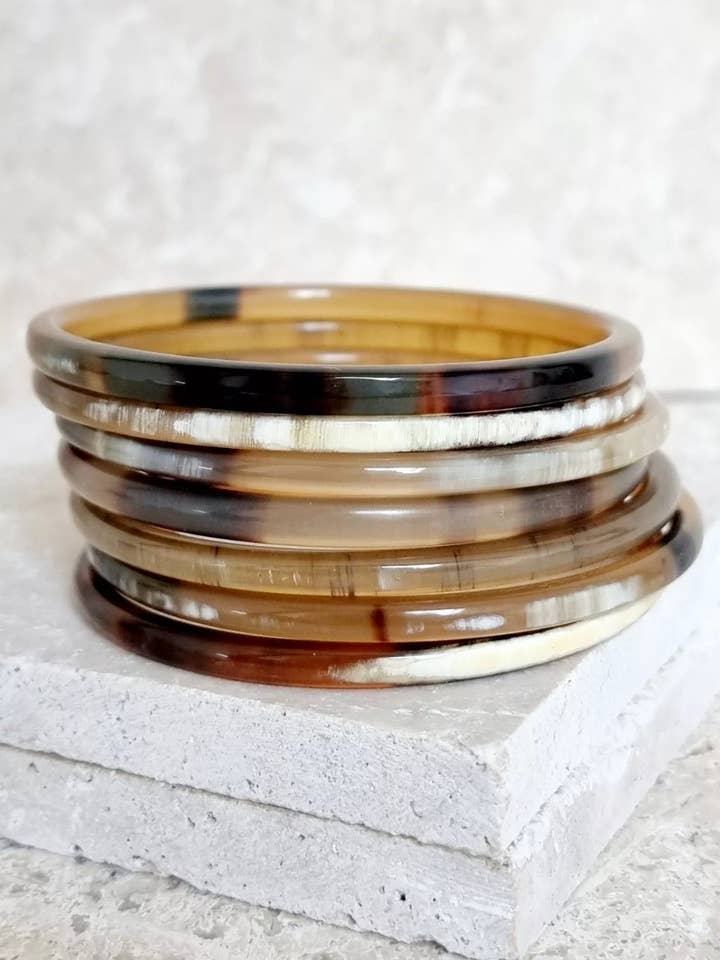 Bracelet Jonc Corne - 5 mm - Natural Brown Black pour la vente par Le Coin Sauvage