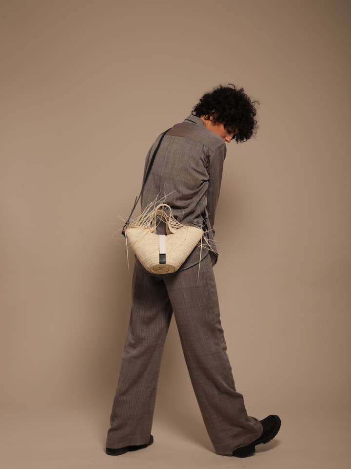 Sac en feuilles de palmier Messy Hair pour la vente par Lore and Heart