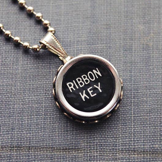 Skrivemaskine nøgle halskæde funktion nøgle for engroshandel hos Joy Sparks Designs