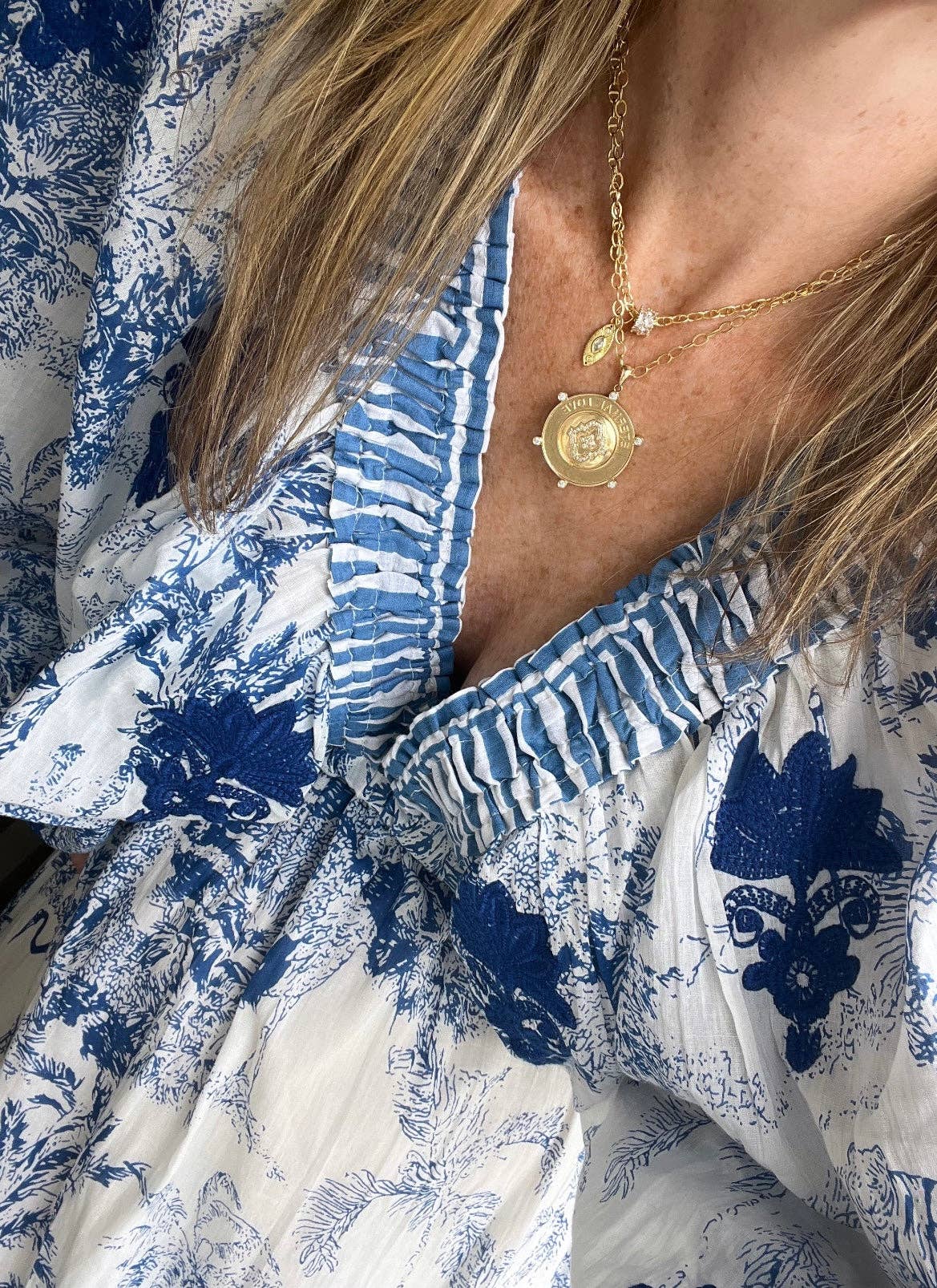 Boutique Suarez Co. - Wholesale Pendant/Charm Necklace - Soul Connection - Eternal Love Medallion Necklace 15” + 3”3