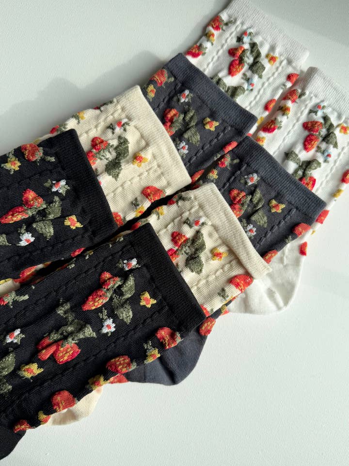 Billy Bamboo - Wholesale Socks - Women's - STRAWBERRIES SOCKS27