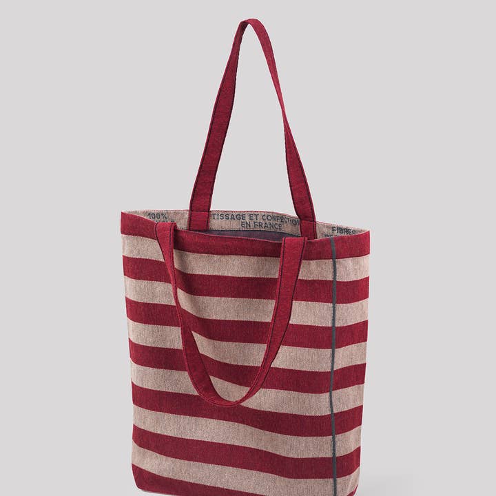 Saco tote riscado em fibras recicladas ferrugem e bege e outras tendências em Compre sacolas recicladas B2B. Devoluções gratuitas e condições de pagamento a 60 dias na Faire na Faire.