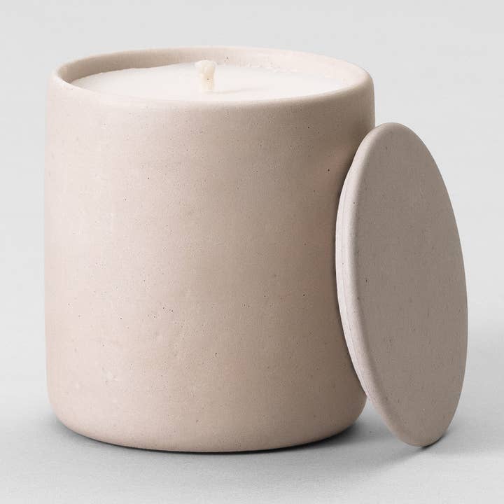 Handcrafted buttercream concrete candle | Medio for wholesale by ZOA concept
