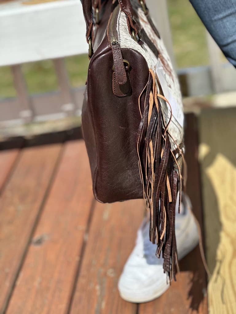 FIENILE AZTECO Borsa western MontanaCo con frange lunghe in pelle e ricamo in vendita all'ingrosso su Faire3