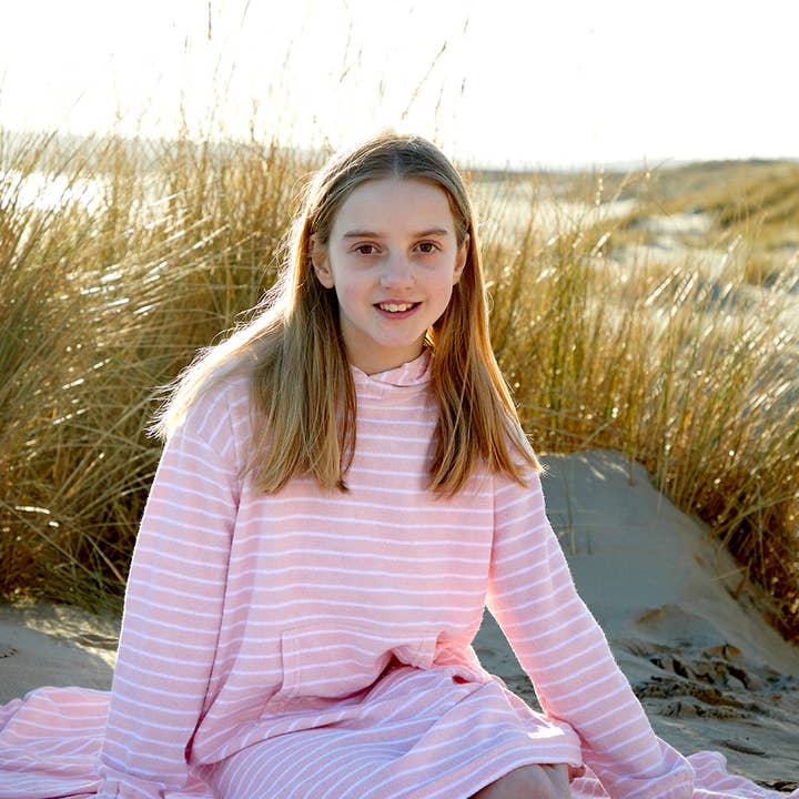 Peignoir de plage à capuche rayé pour enfants | Rose & Blanc pour la vente par Bridie & Bert