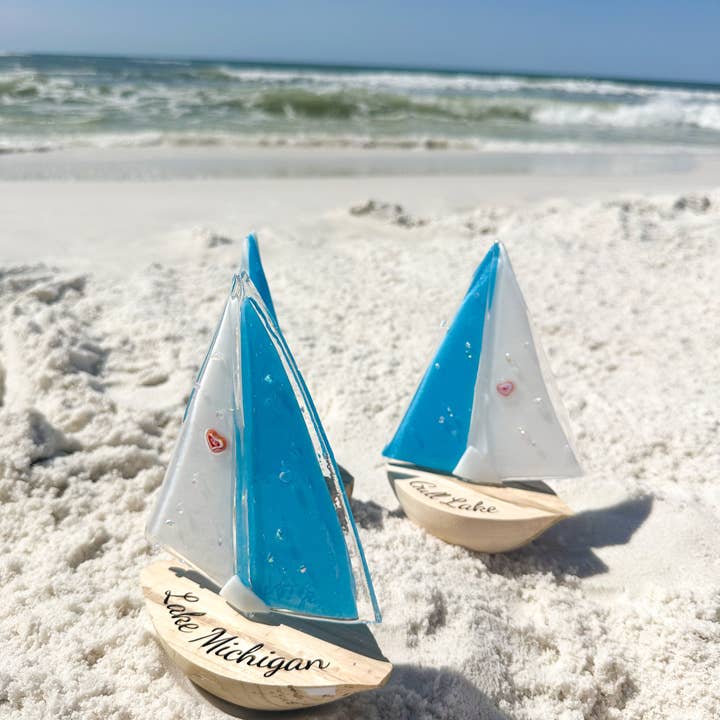 Alexa K - Wholesale Decorative Tabletop Object - Customizable Boat Fused Glass Artwork Gift Souvenir3