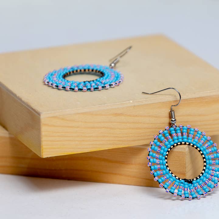 Perlenohrringe - Blau & Multi Color für den Großhandel von Zuri Styles