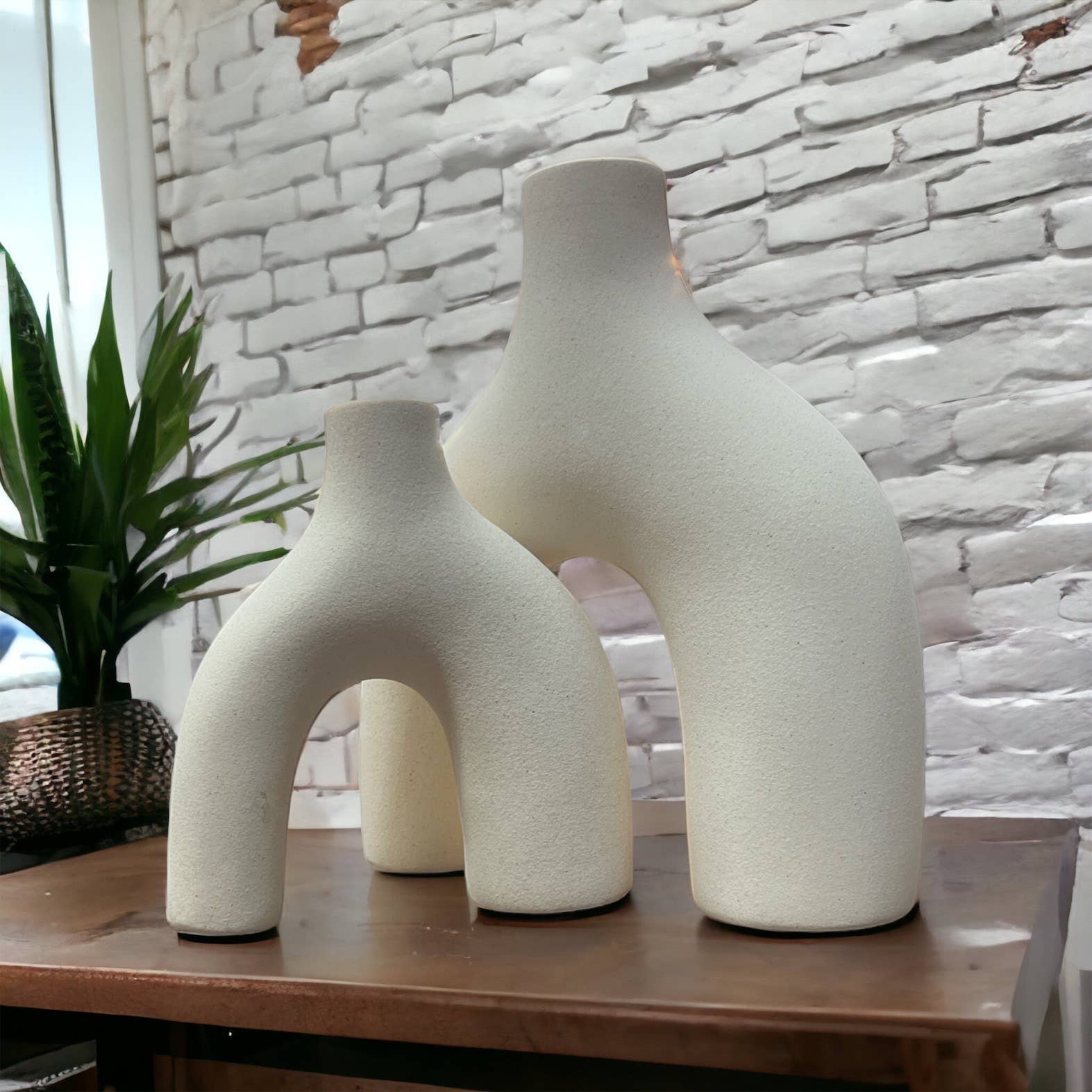 Interiors and Art - Wholesale Vaas - Nordische set van 2 natuurlijk ongeglazuurde keramische vazen in U-vorm10