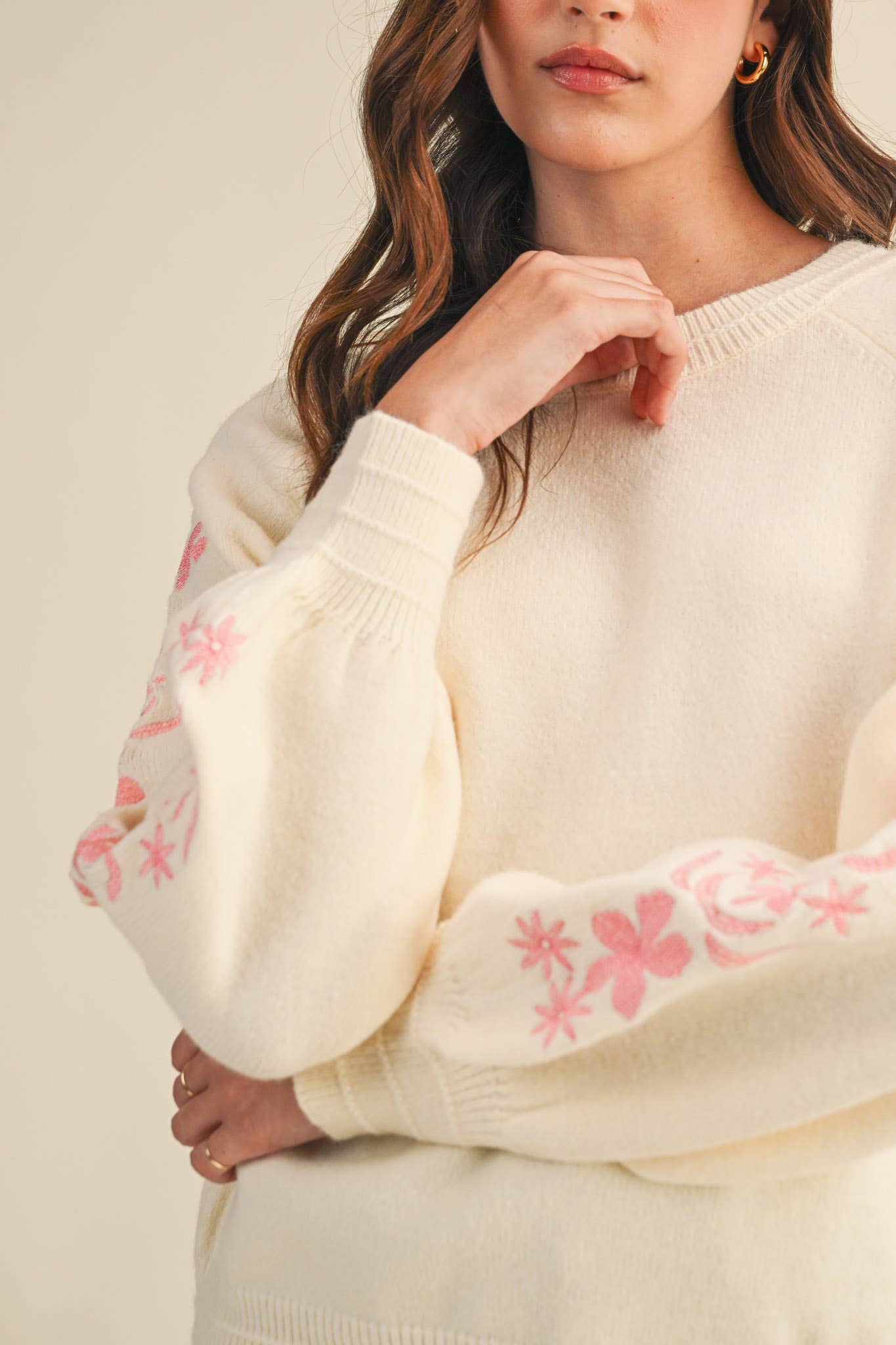 &MERCI - Wholesale Knit Sweater - Women's - PULLOVER SWEATER WITH FLORAL EMBROIDERED SLEEVES MSW1089024