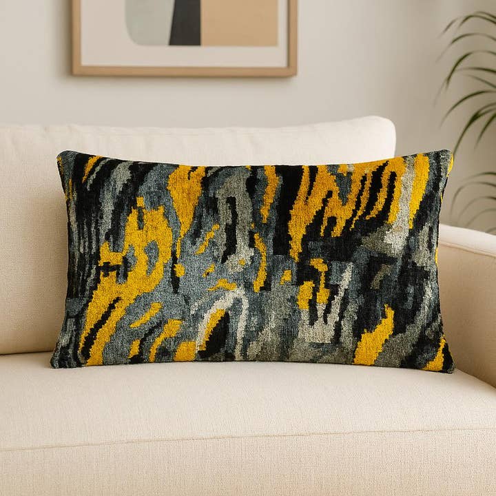 Almofada Ikat de Tigre Abstrato em Veludo de Seda Tecido à Mão por atacado de Samarra Home