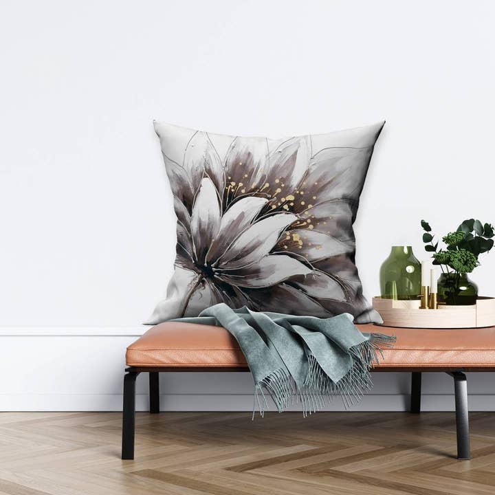 Röd Lila blomma med guldcenter | Invändig kudde 26 ”x 26" för wholesale på Faire