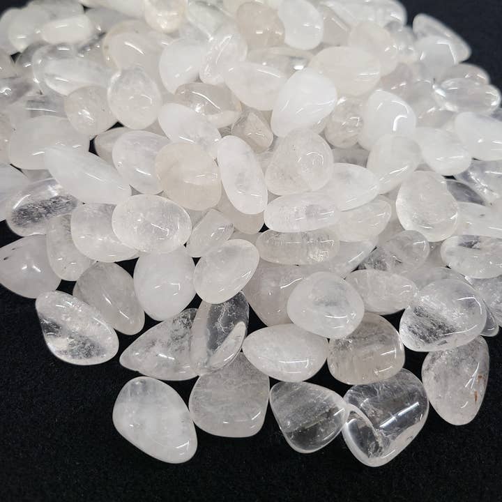 Meraki Gemstones – Engroshandel Spirituelle sten og krystaller – Klar kvarts tumlet sten (0,5 kg/1,1 lbs) 20-25 mm3