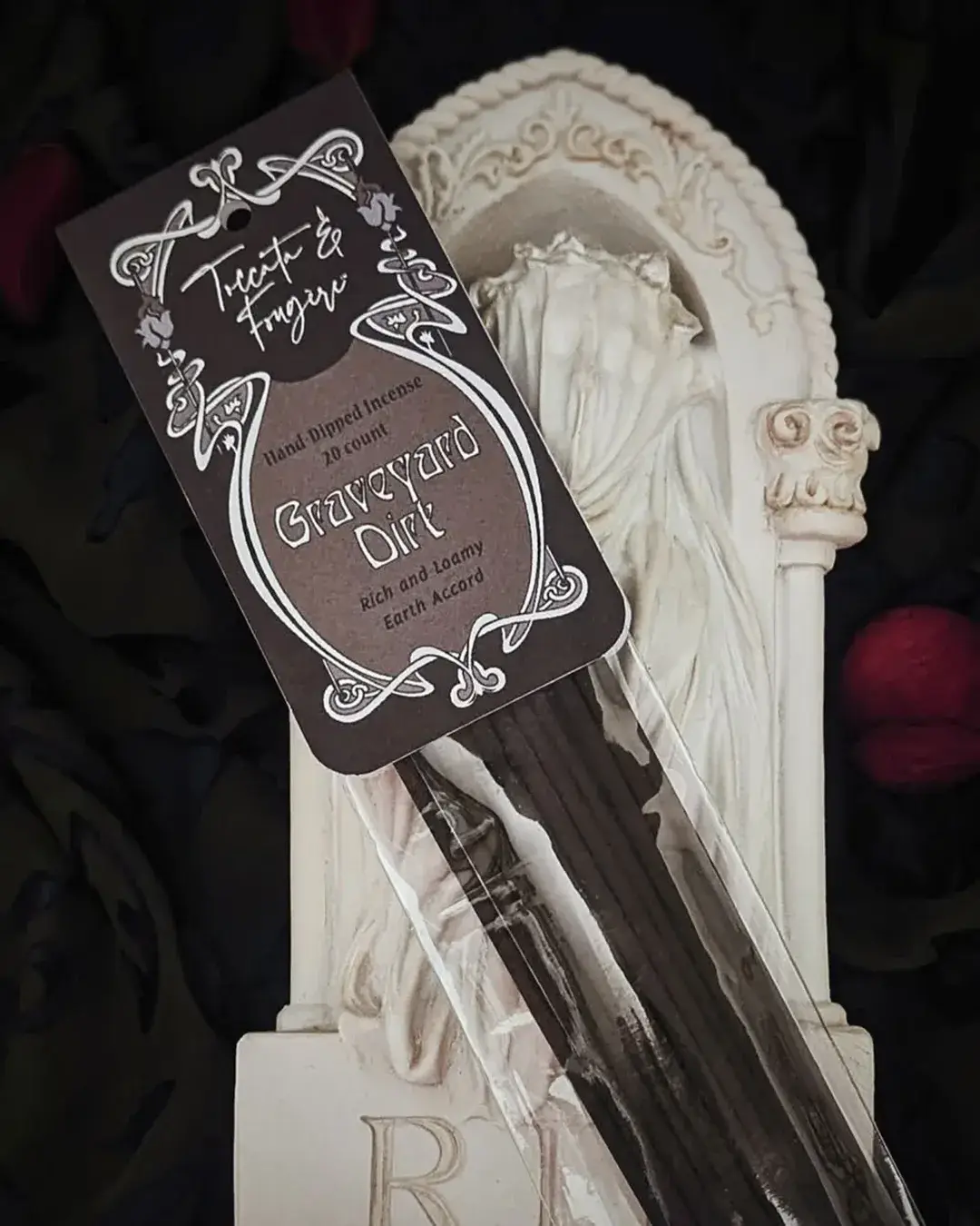 Toccata & Fougère – Engroshandel Røgelse – Toccata & Fougère™ Kirkegårdsjord Hånddyppet Røgelse1
