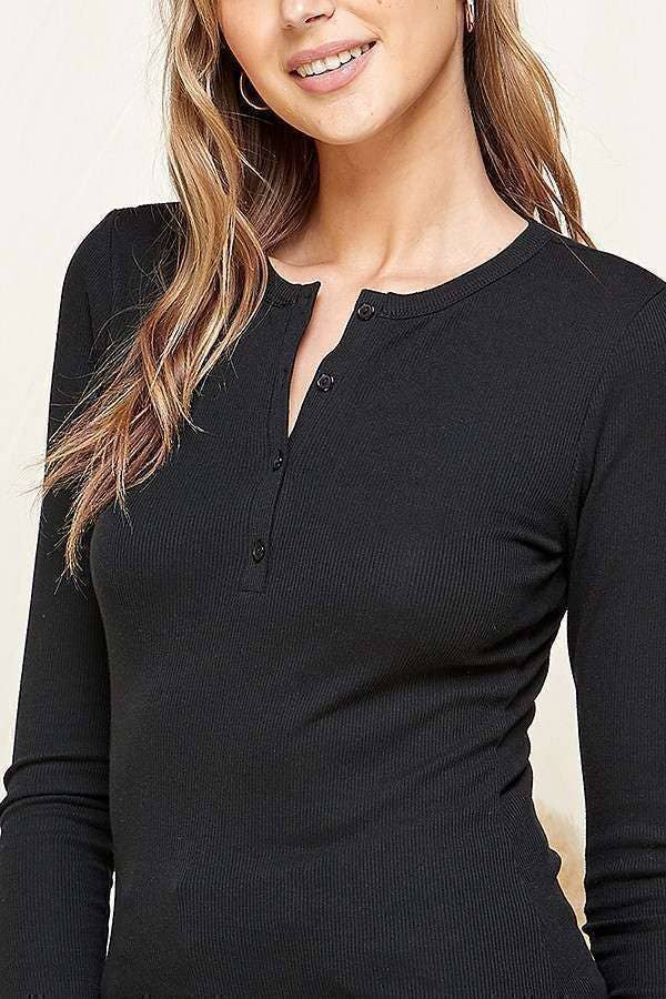 Heart & Hips – Engroshandel Skjorte med buttondown – til kvinder – RT47662L - HENLEY 2X2 RIB LANGÆRMET TOP1