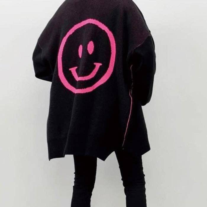 Gilet oversize sourire néon - taille unique pour la vente par K-Wonderland