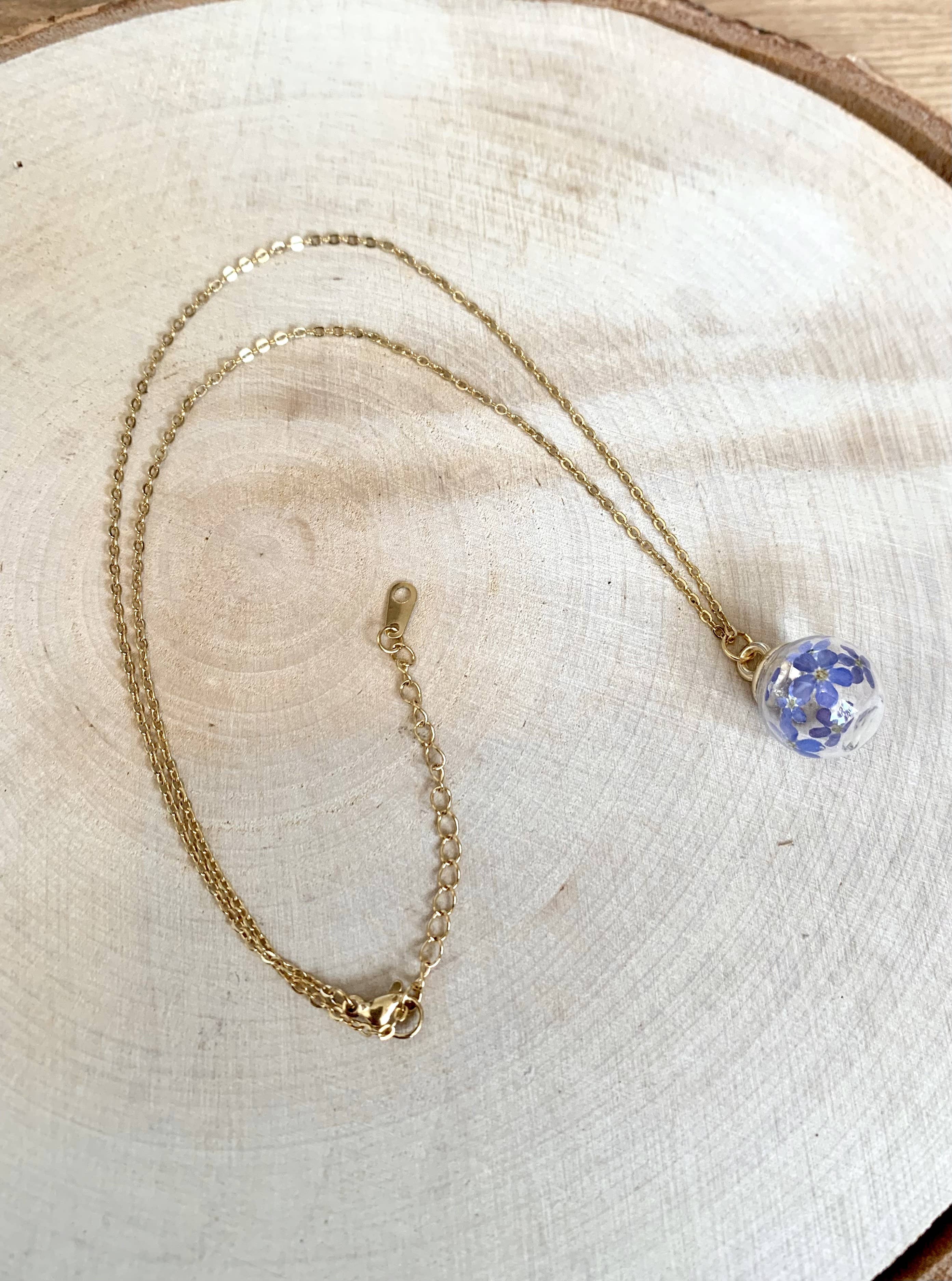 Madame Cousette - Vente Colliers à pendentif - Collier fleur séchée Myosotis sphère doré ou argenté7