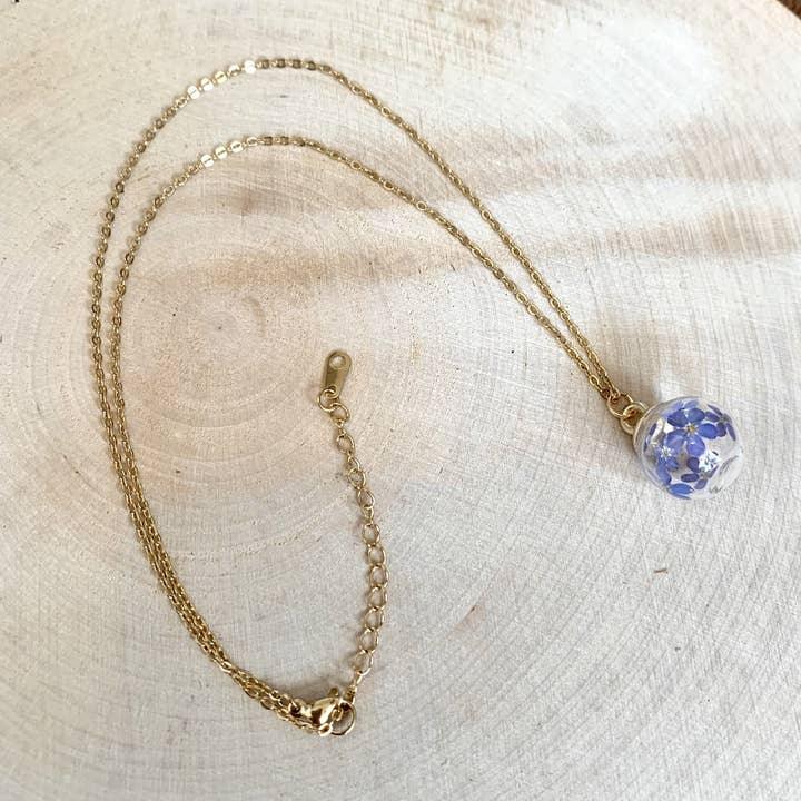 Madame Cousette - Vente Colliers à pendentif - Collier fleur séchée Myosotis sphère doré ou argenté7