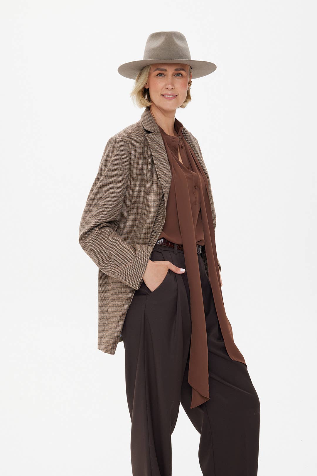 CAPSULE by Agnė Gilytė - Wholesale Pants - Women's - Trousers 'SEATTLE | relaxed straight-leg in chocolate brown7