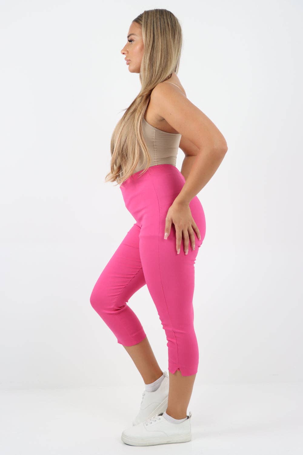 Miss Bold - Vendita all'ingrosso Pantalone - Donna - Pantaloni Capri in tinta unita italiana18