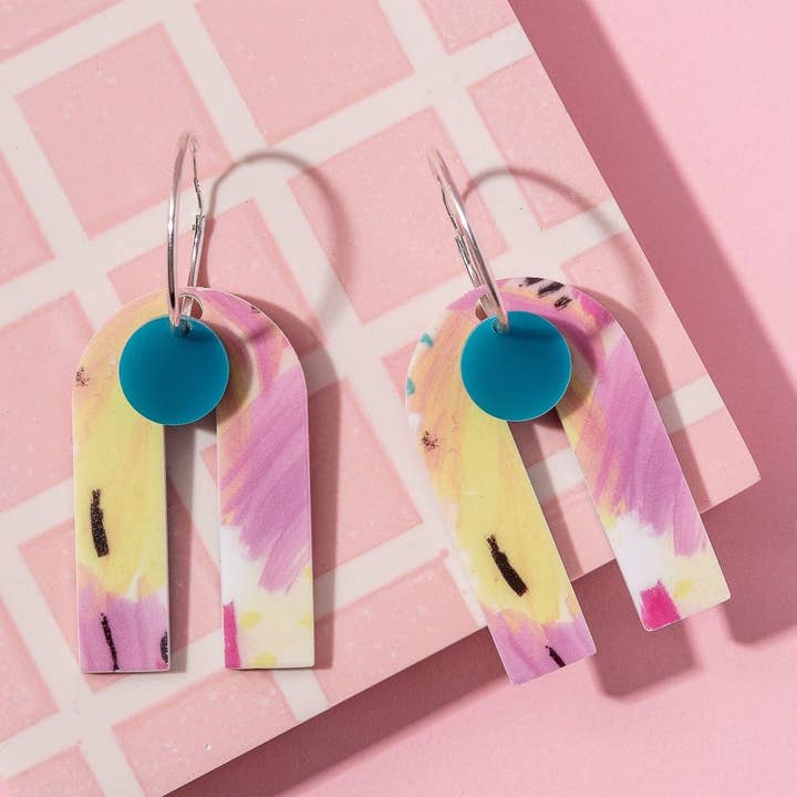 Orecchini a lobo in argento sterling con pennellate astratte per la vendita all'ingrosso da parte di The Gifting Knot Ltd