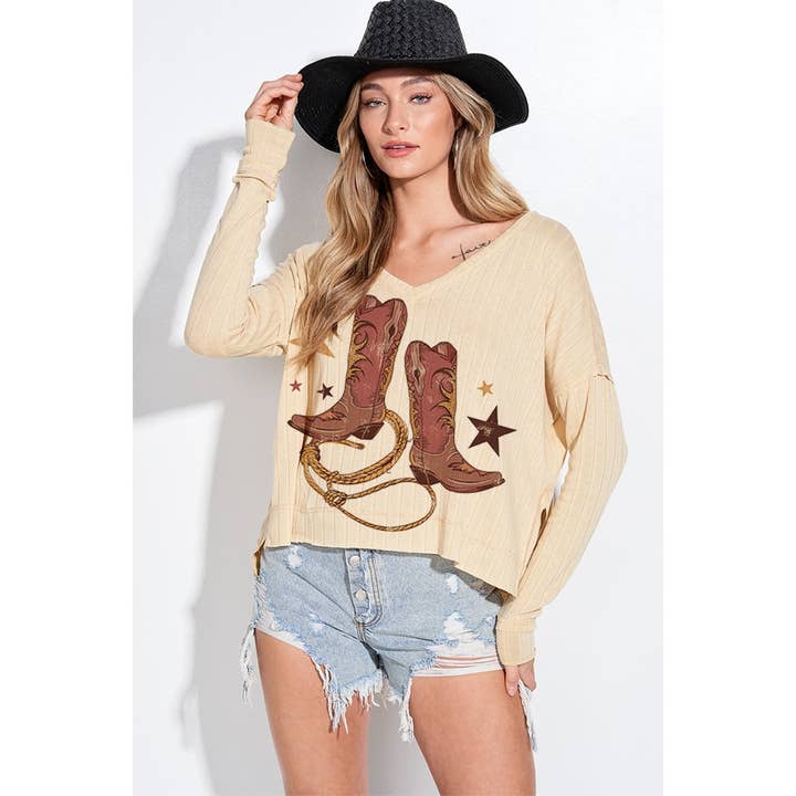 Top a maniche lunghe con spacco laterale con stampa di stivali da cowgirl per la vendita all'ingrosso da parte di Phil Love