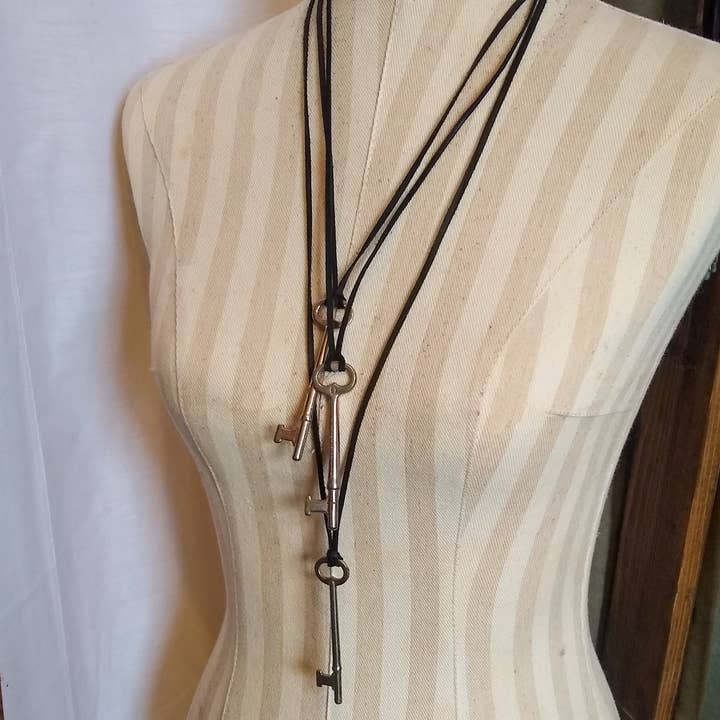 Little Wander Shop - Wholesale Pendant/Charm Necklace - Vintage Skeleton Cabinet Key Leather Necklace1